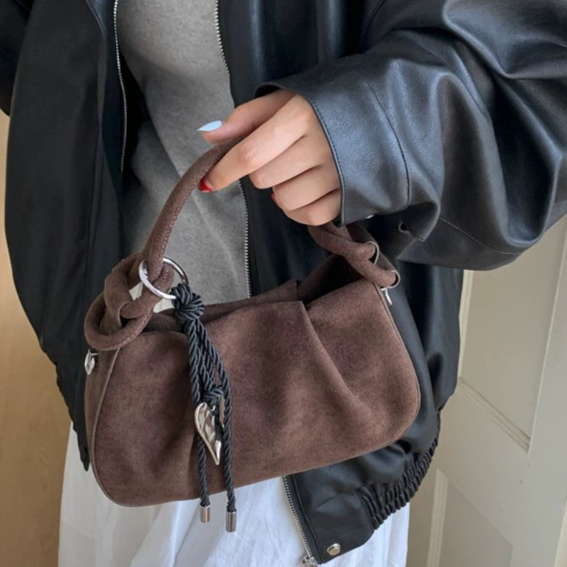 Interior Design Trends 2026 - Tas Selempang Kulit Suede Kecil Modis